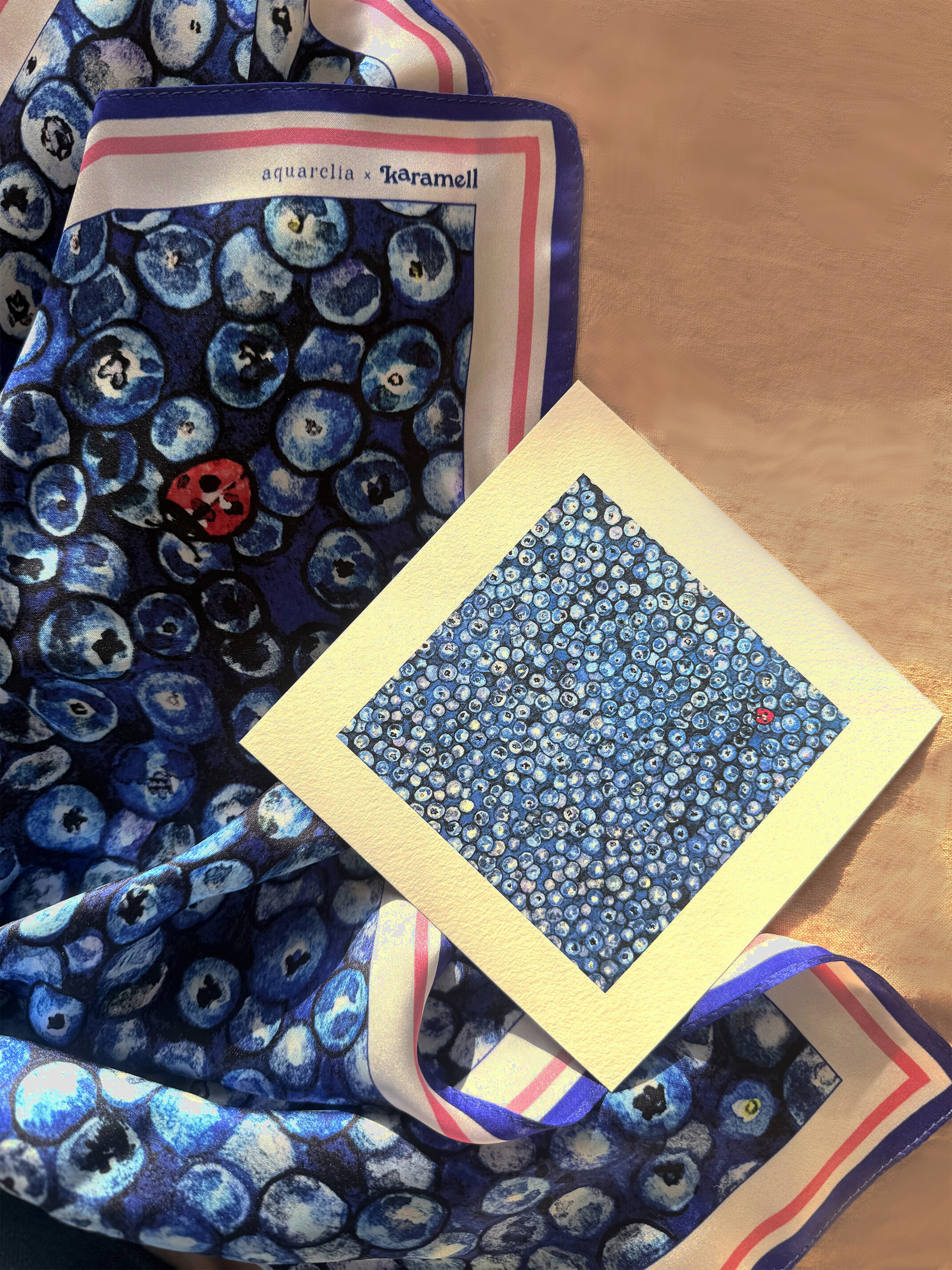 Apaszka Karamell z motywem jagód