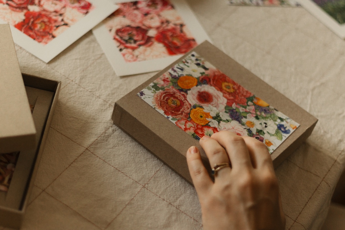 Pakowanie apaszek w pudełka Aquarelia